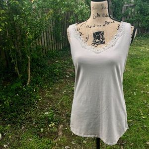 ⚜️ V Neck Tank Top with Lace Details